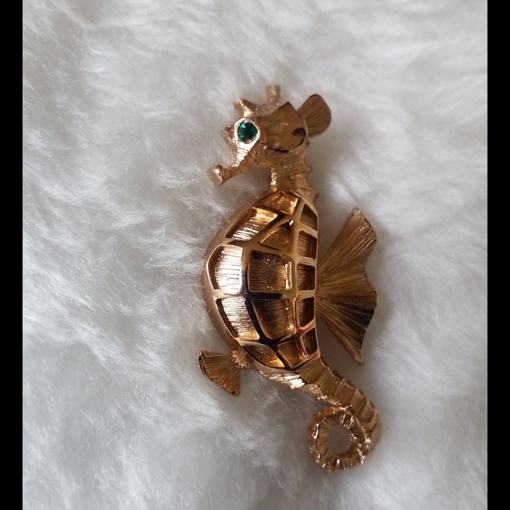 NAPIER Rhinestone Seahorse Brooch - Picture 3 of 6